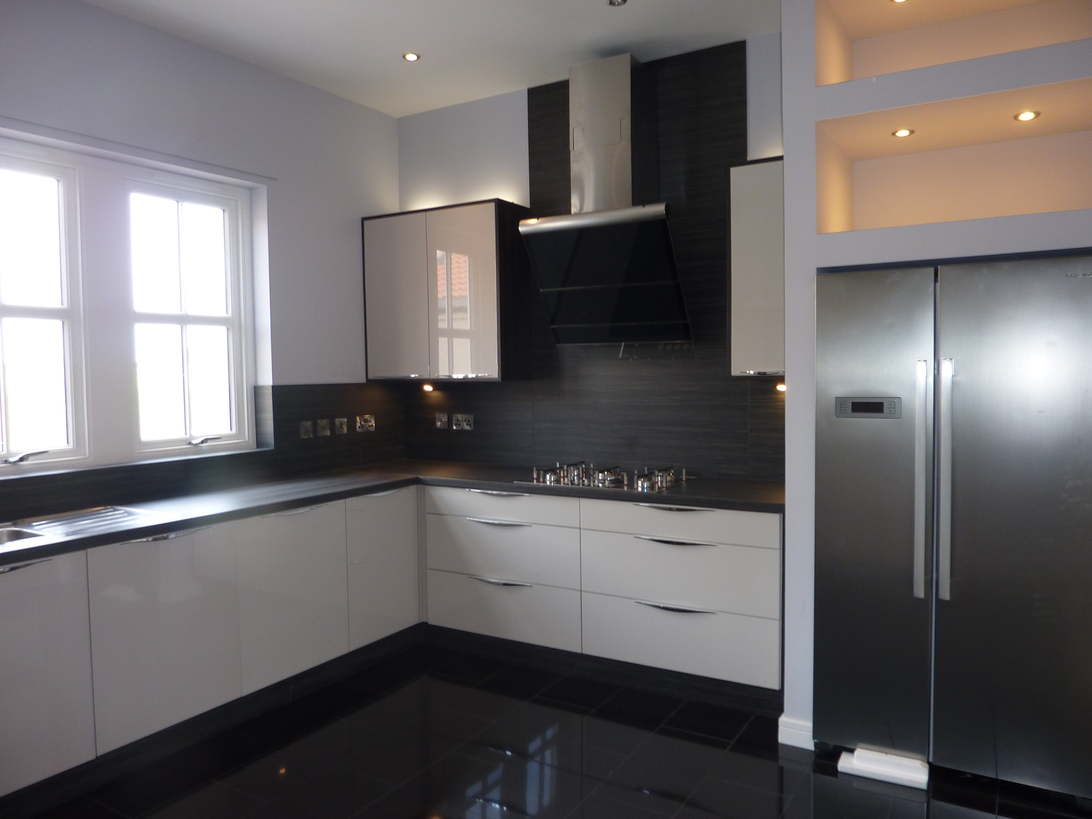 Fully Fitted Kitchen with SMEG Appliances